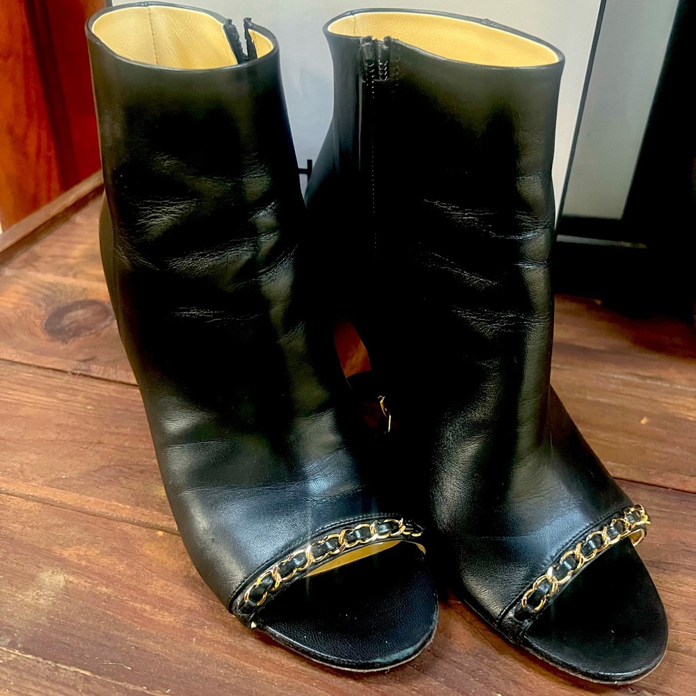 Chanel Lambskin Bootie/Ankle Boots size 38.5, chain detailing